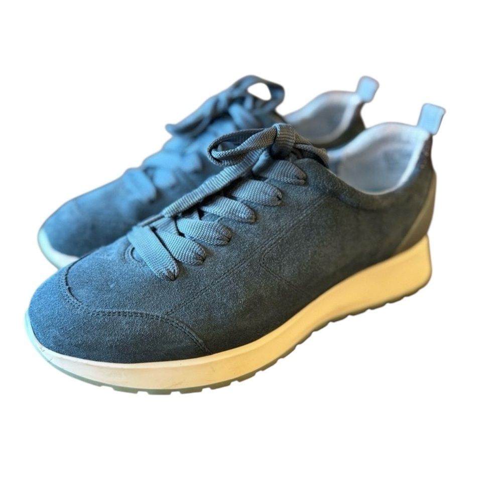 Munro Woman’s Blue Suede Lace Up Sneakers size 9W Flaw on Heel